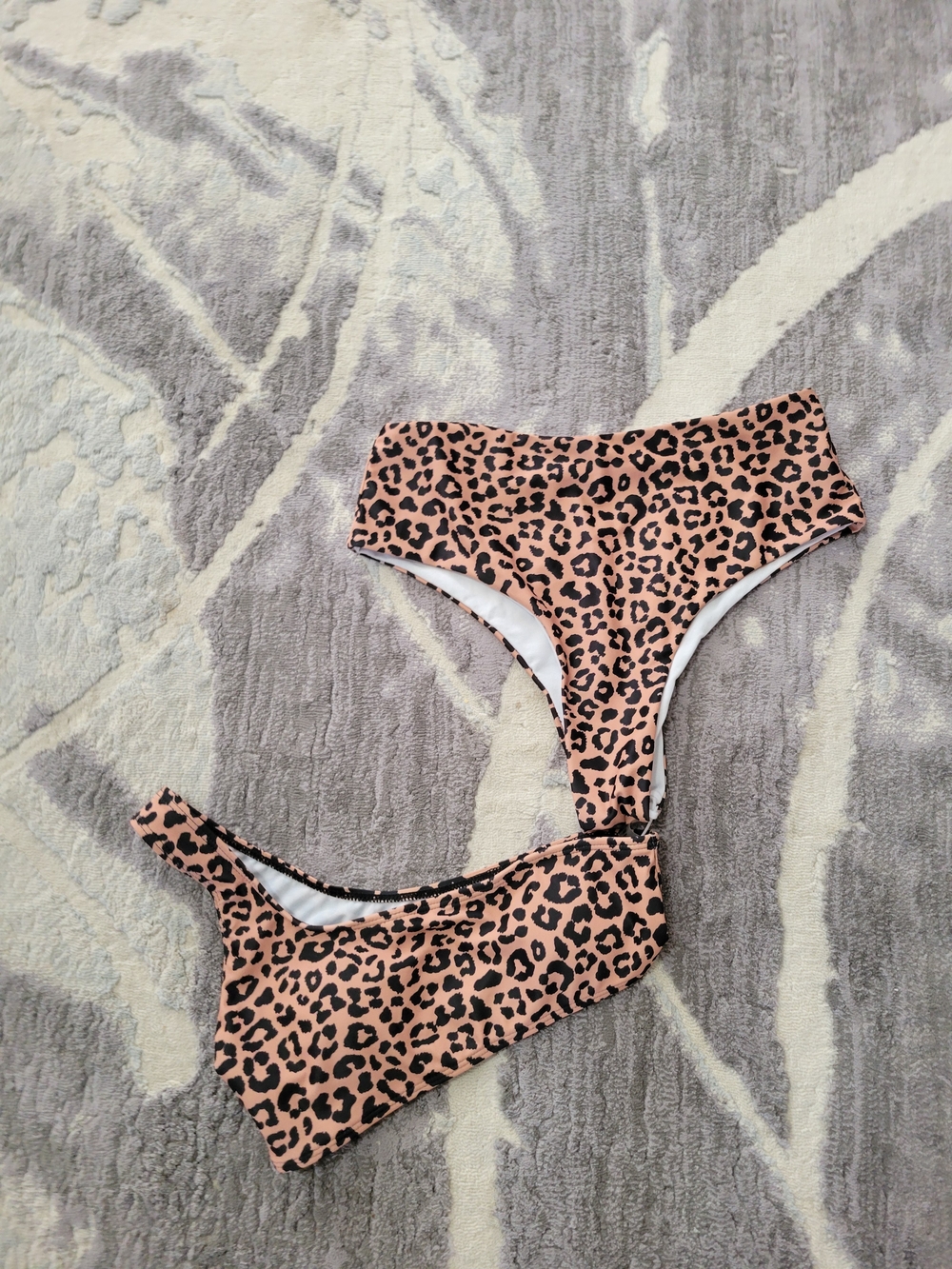 Leopard Print High-Waist Women's Two Pieces Swimsuit Size M